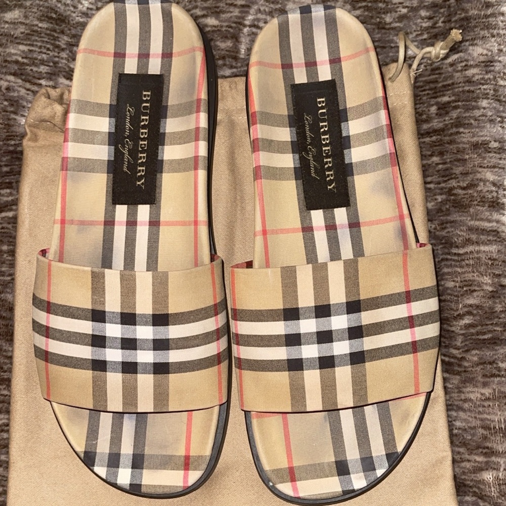 Burberry pool slides sz 42
